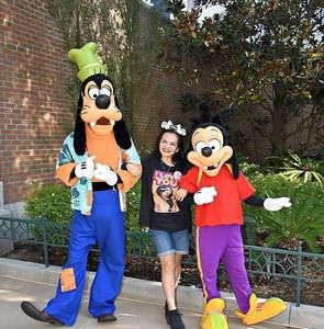 Meet your Posher, Chenoa